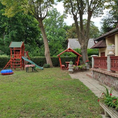 鲍洛托内瑟梅西尼亚拉罗公寓 Balatonszárszó 外观 照片