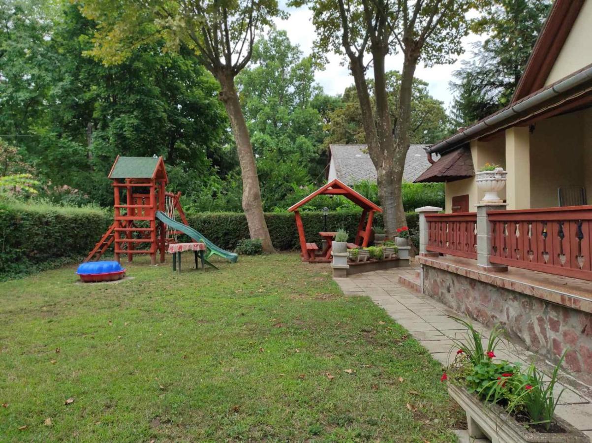 鲍洛托内瑟梅西尼亚拉罗公寓 Balatonszárszó 外观 照片